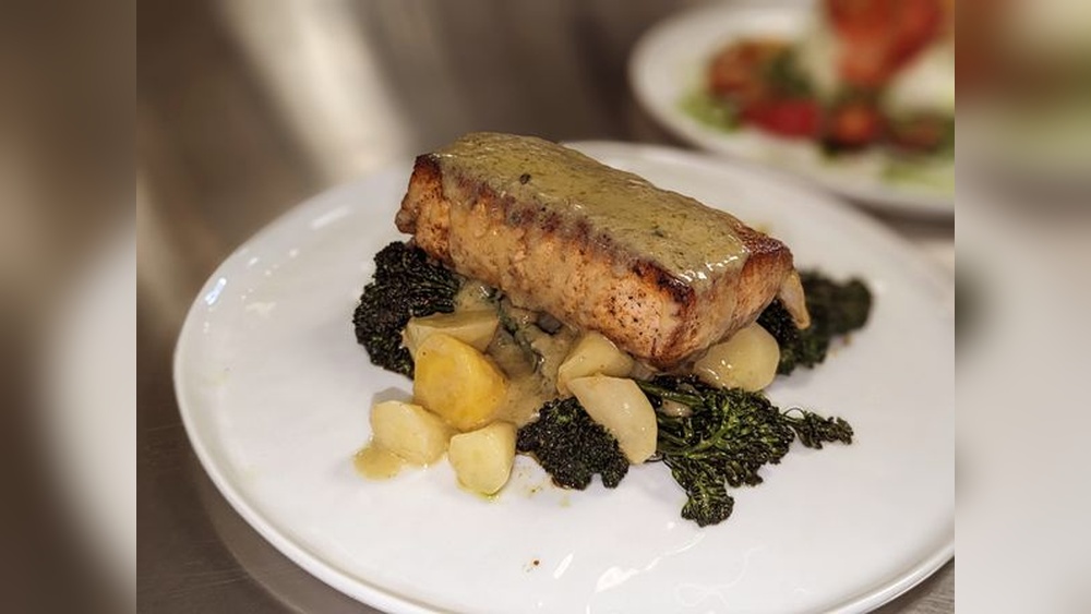 Private Dining Experience: Hiring a Michelin-Level Chef for Your Villa.